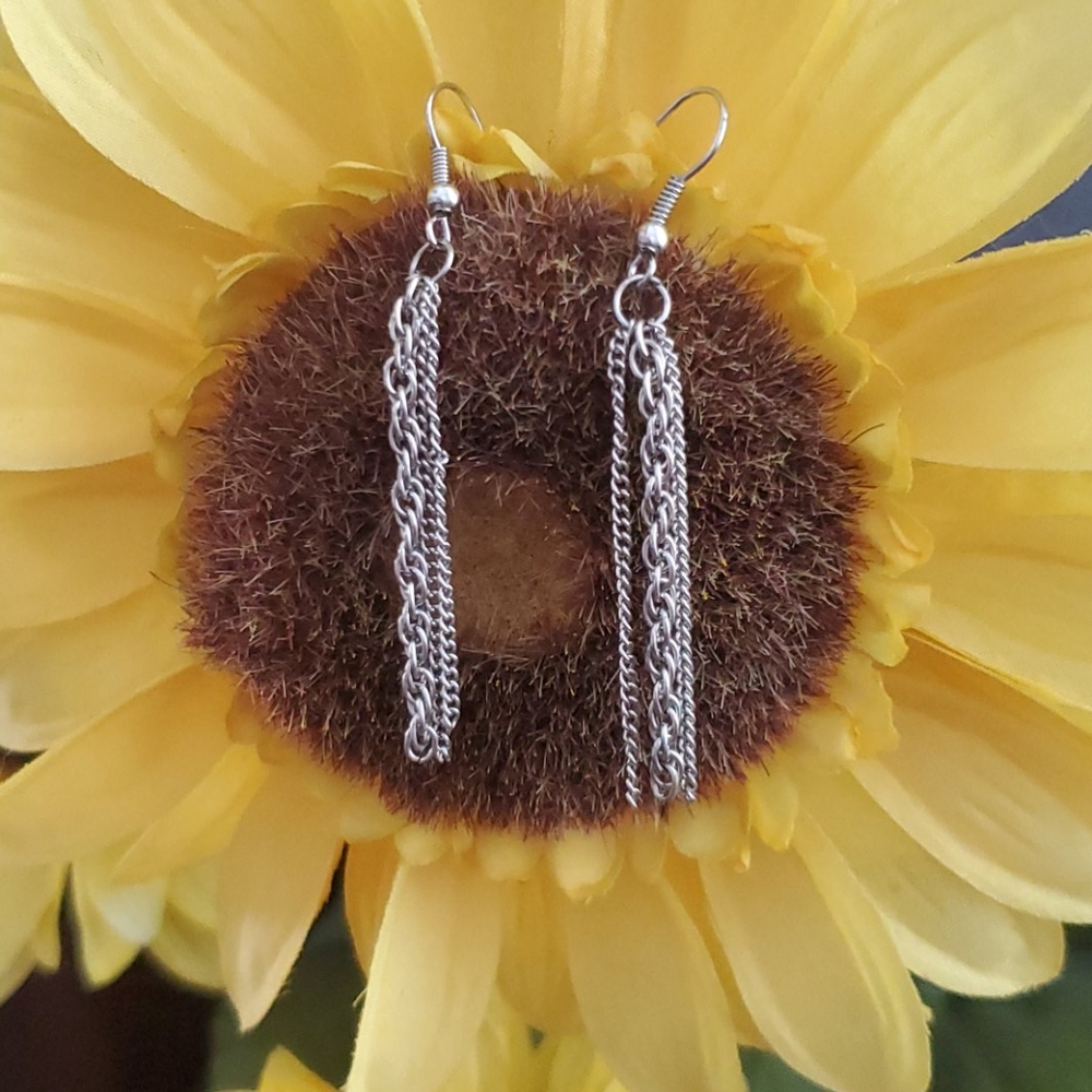 Chain dangle earrings - Picture 2 of 4